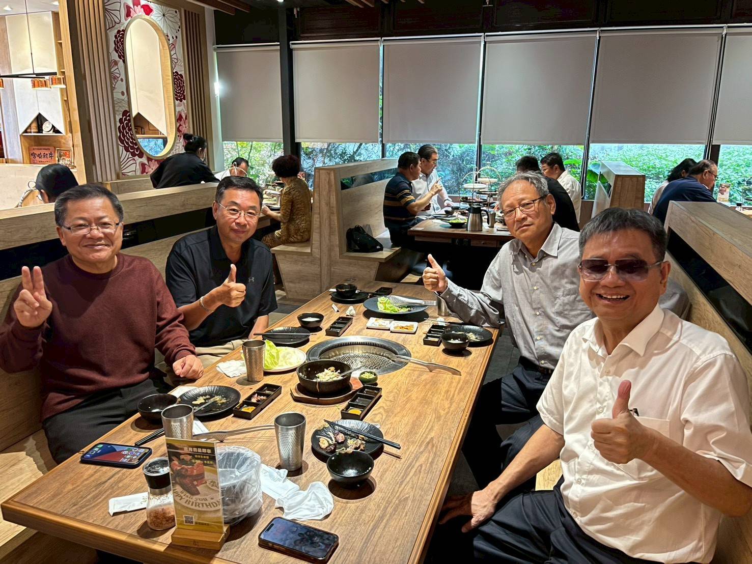 鹿港敘敘究燒肉餐敘合照，由左二至右分別為蔡詩傑理事、蔡其明常務理事、賴博司常務理事。