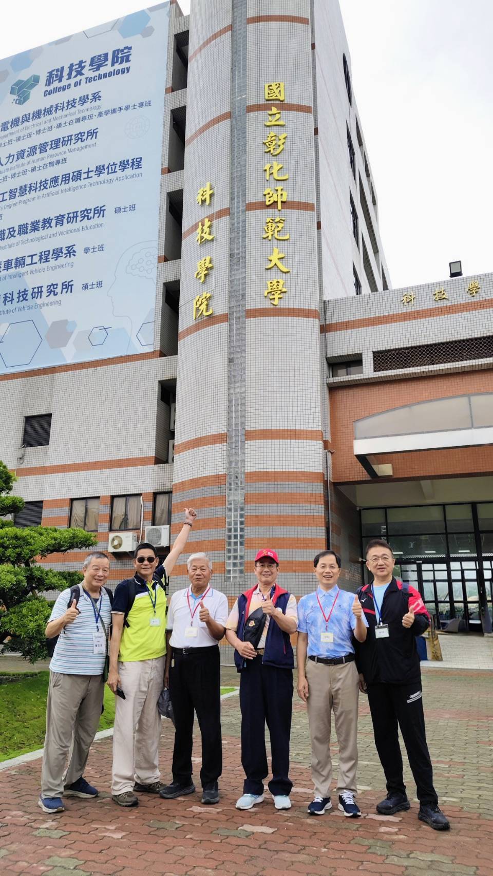 柯育沅理事長與參與校友親切互動致詞