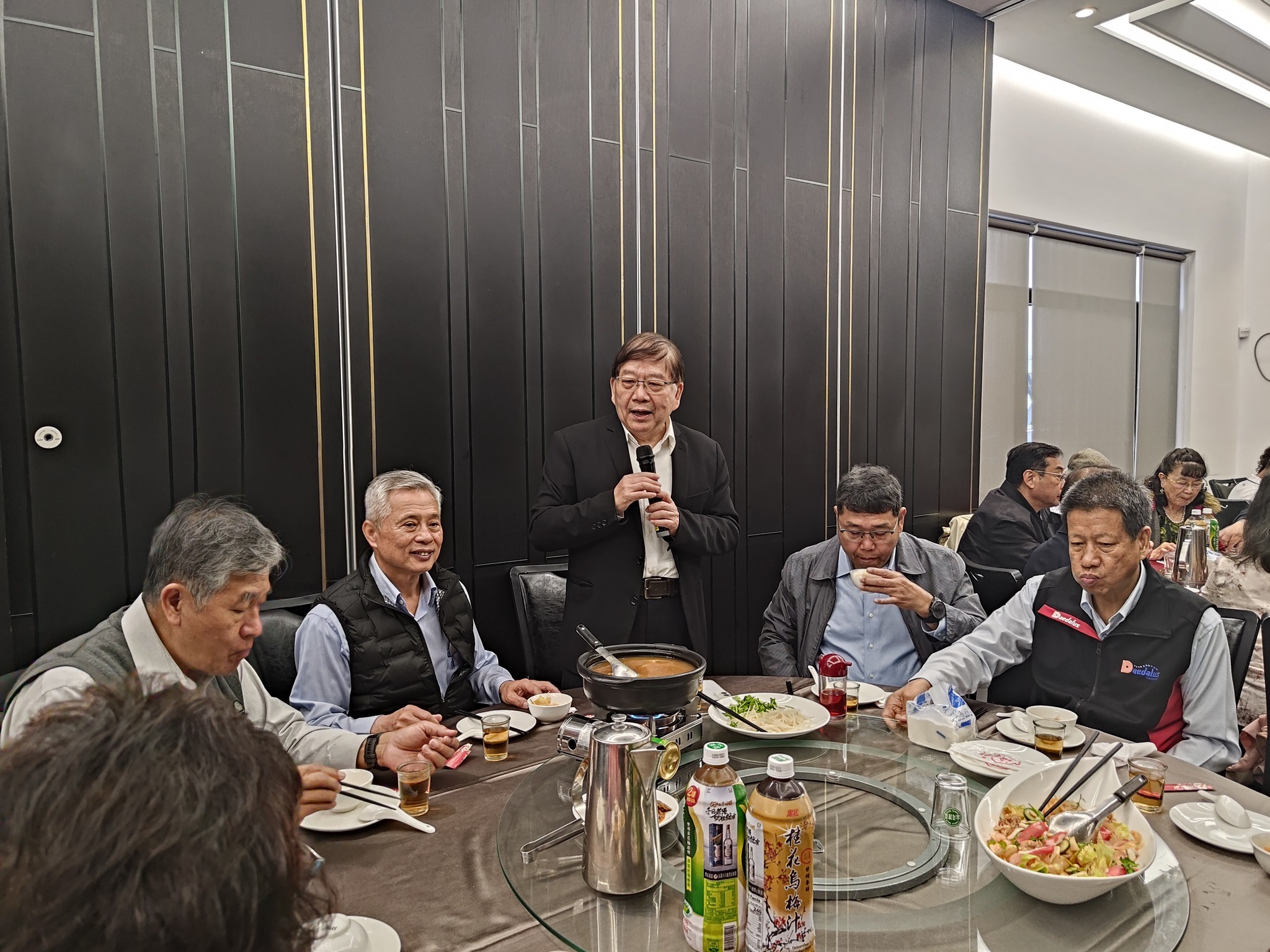 可能是一或多人的圖像